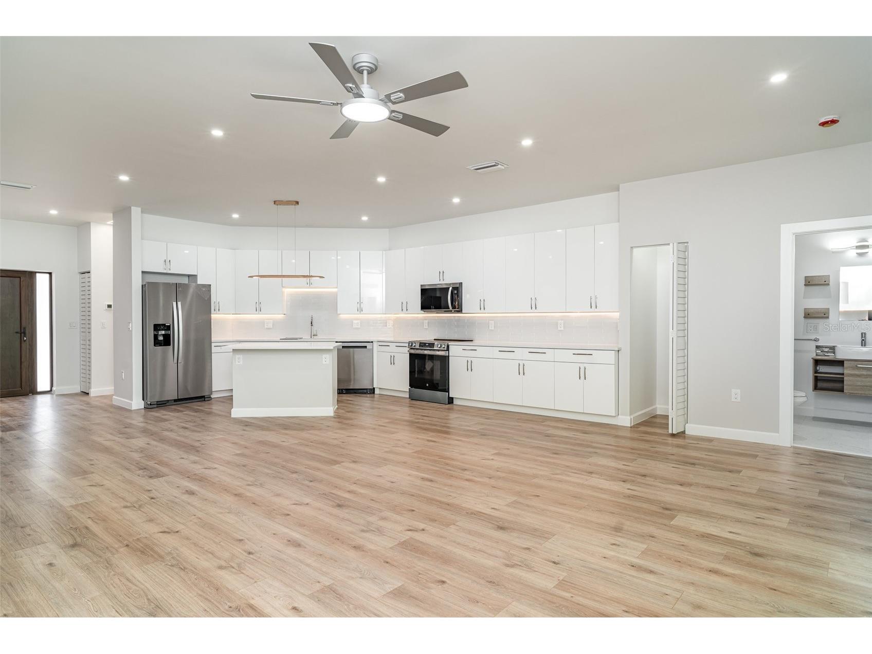 2141 Cork Oak Street Sarasota FL 34232 A4680749 image8