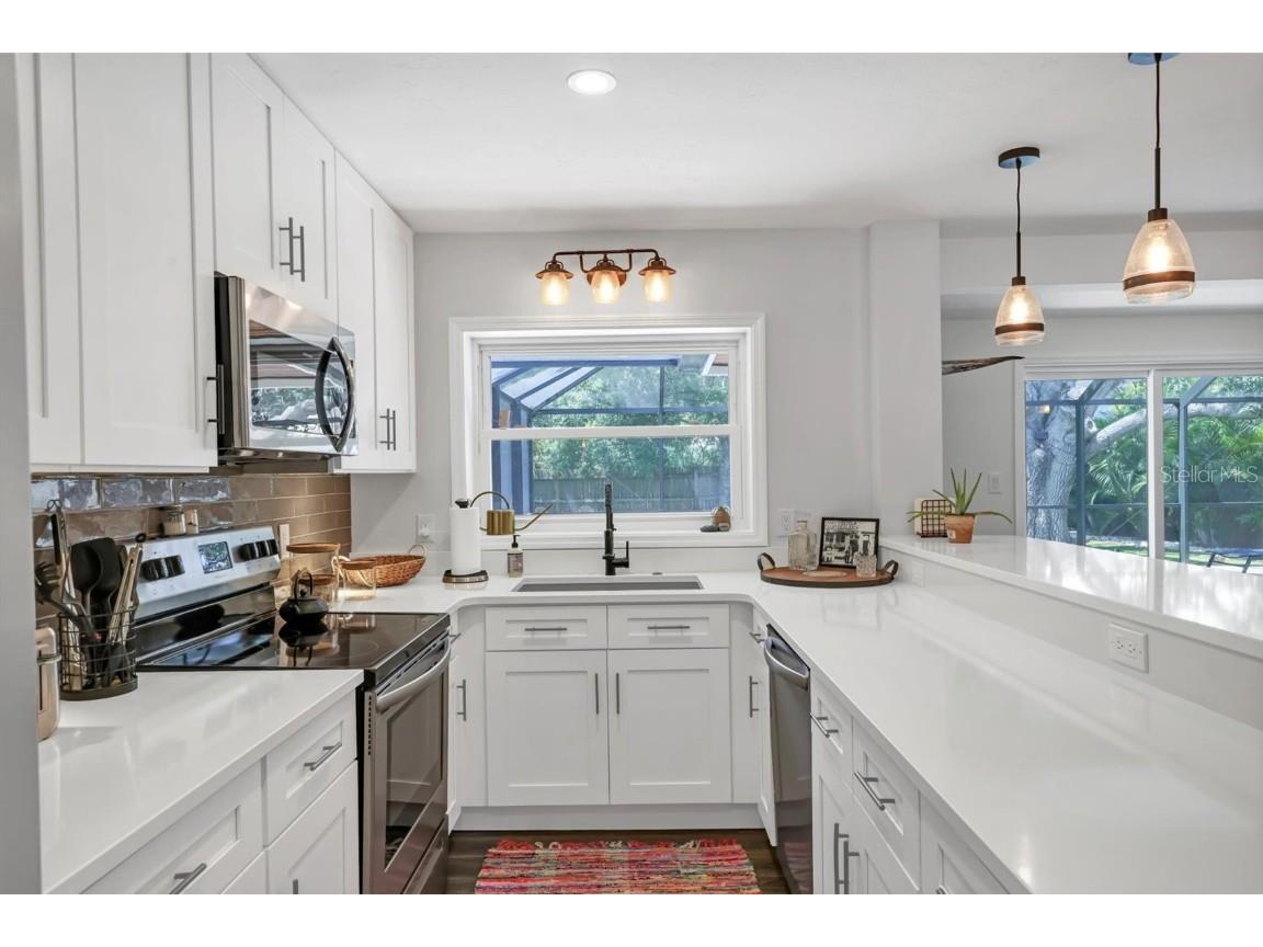 2141 Hyde Park Street Sarasota FL 34239 A4655596 image11