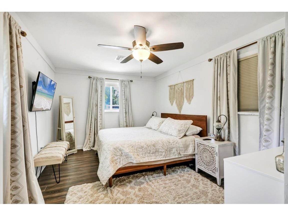 2141 Hyde Park Street Sarasota FL 34239 A4655596 image17