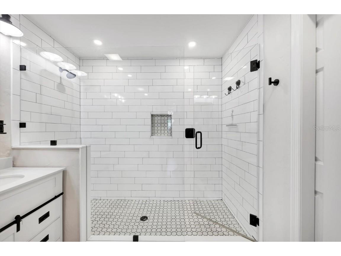 2141 Hyde Park Street Sarasota FL 34239 A4655596 image20