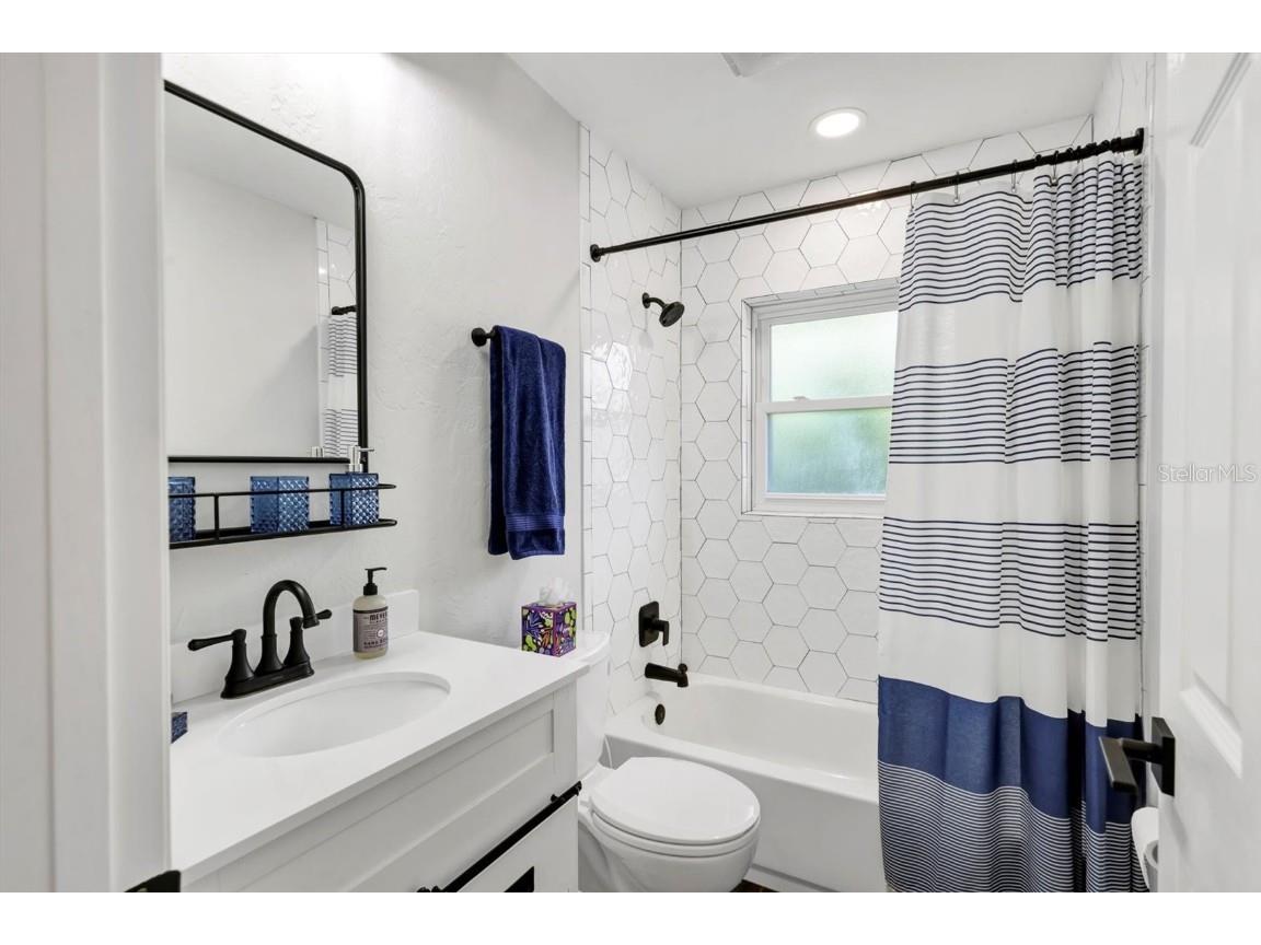 2141 Hyde Park Street Sarasota FL 34239 A4655596 image23