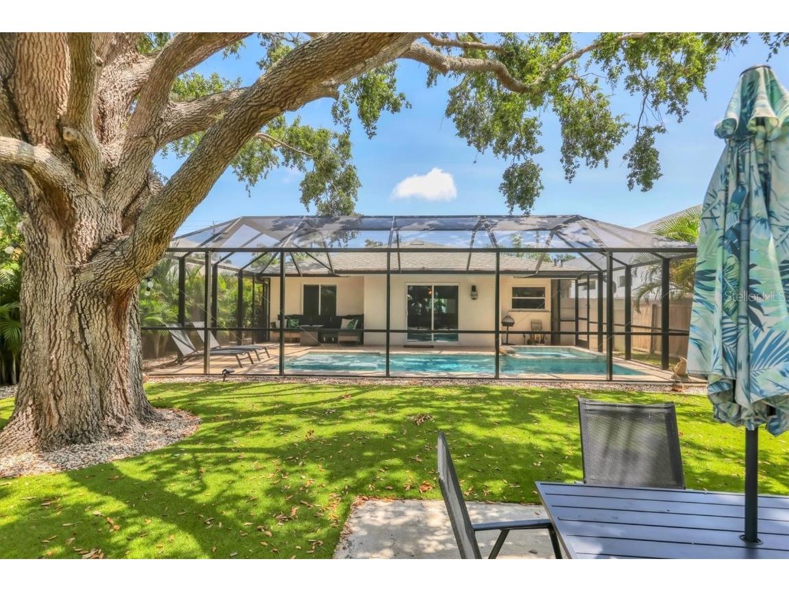 2141 Hyde Park Street Sarasota FL 34239 A4655596 image32