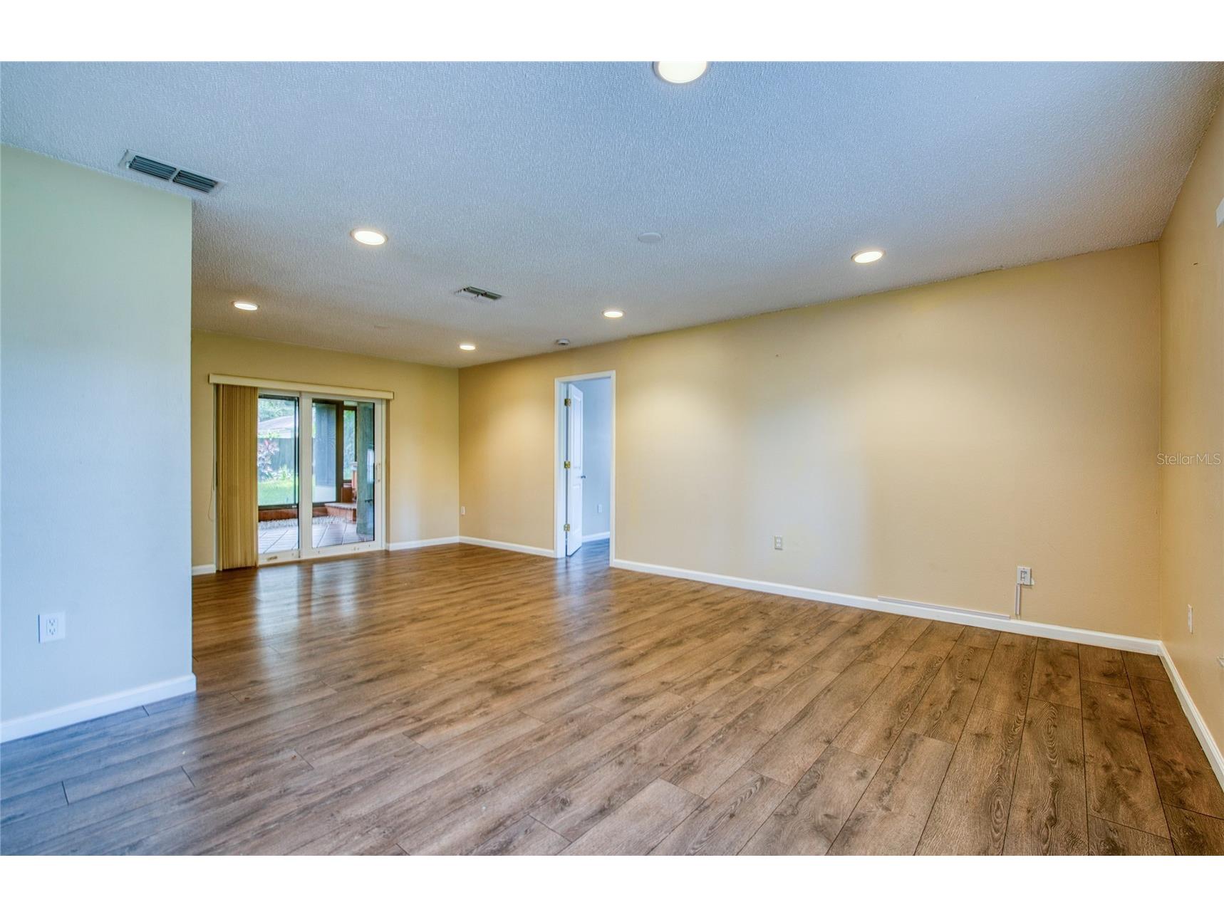 2143 Salisbury Court Palm Harbor FL 34683 W7885678 image3