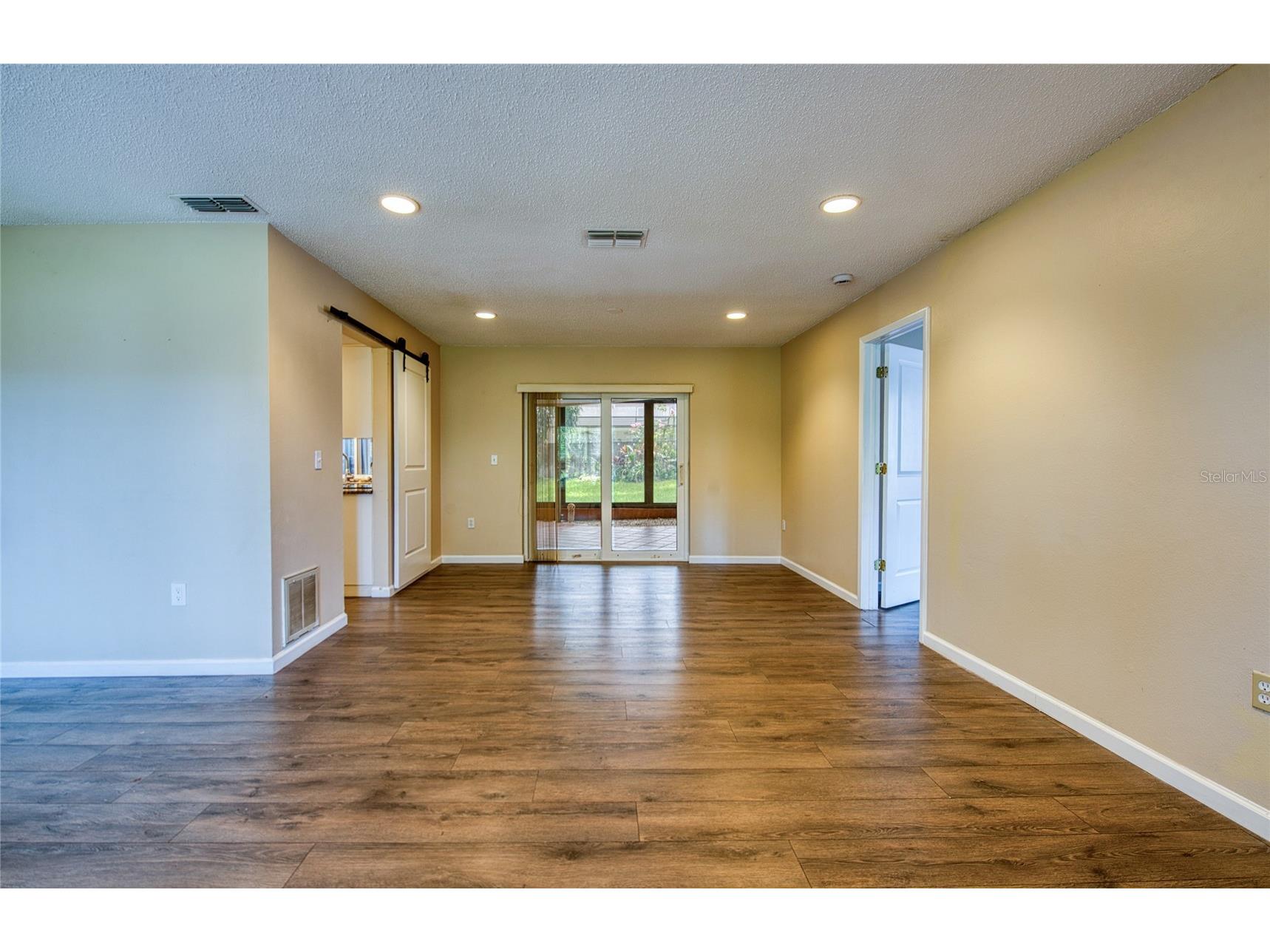 2143 Salisbury Court Palm Harbor FL 34683 W7885678 image4