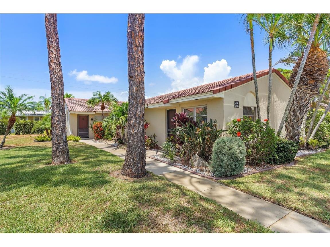 2145 Pueblo Circle #V-12 Sarasota FL 34231 A4577416 image1