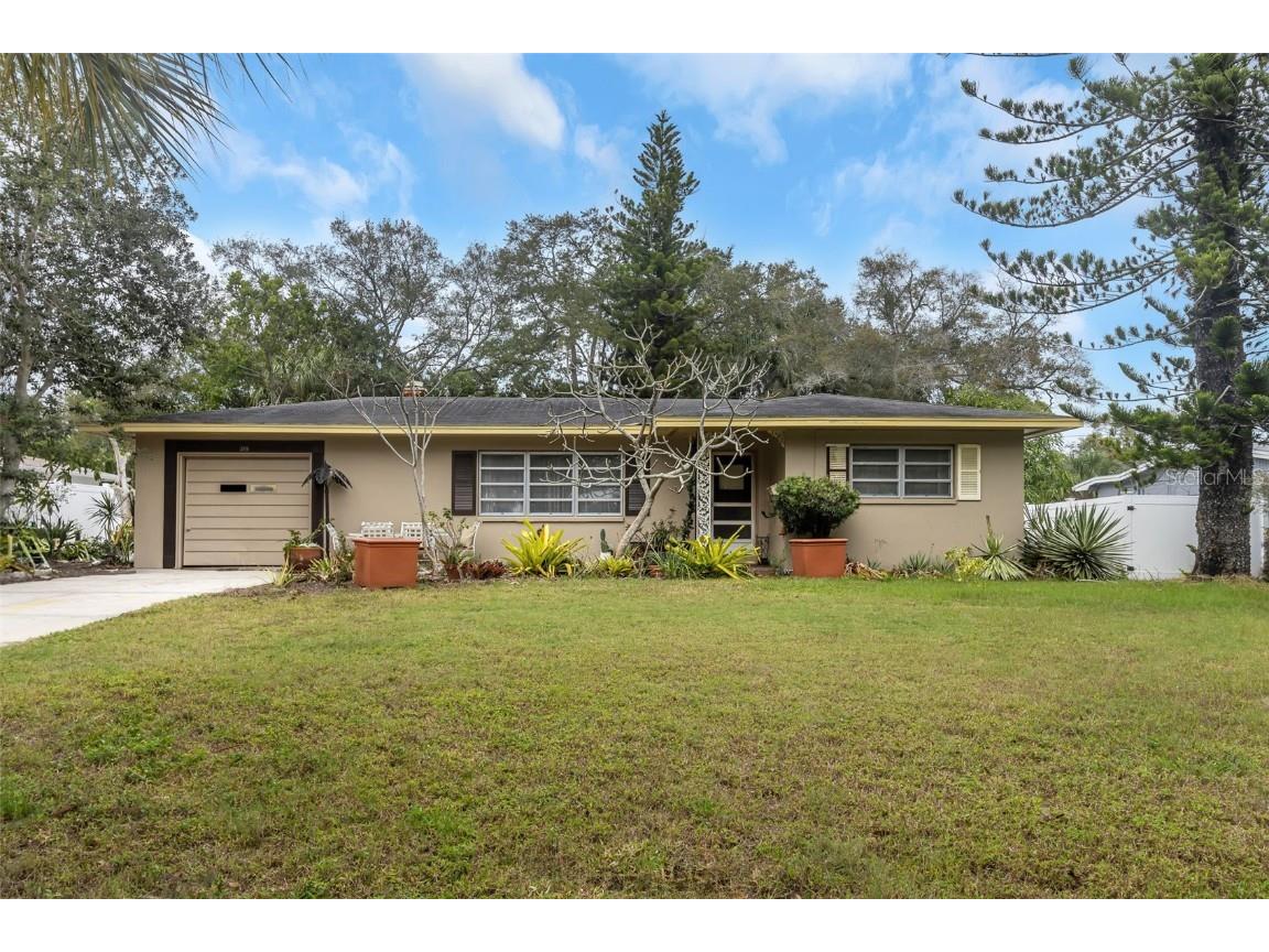 215 23rd Avenue SE Saint Petersburg FL 33705 U8226785 image1