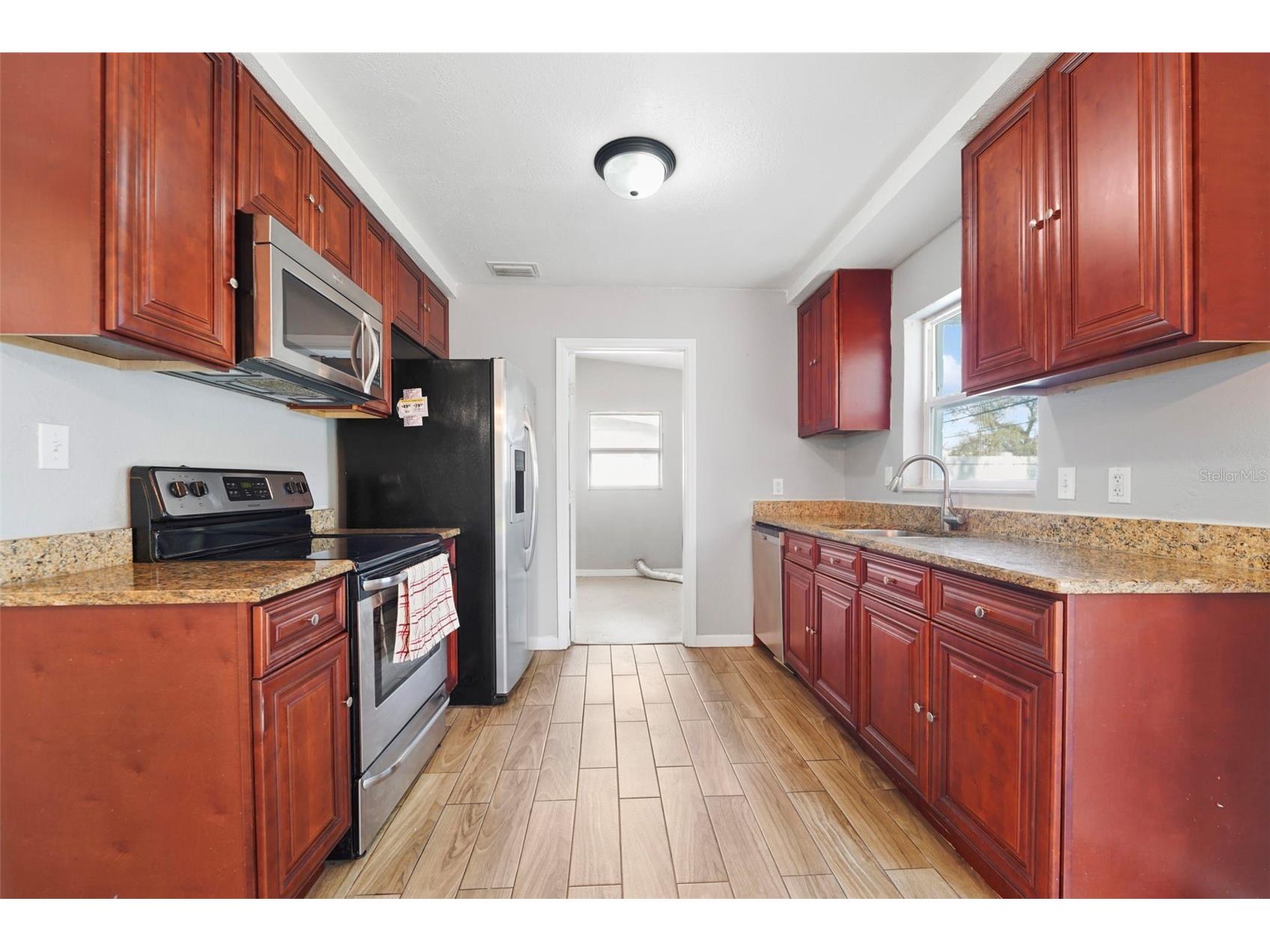 215 36th Street SE Largo FL 33771 TB8483381 image4