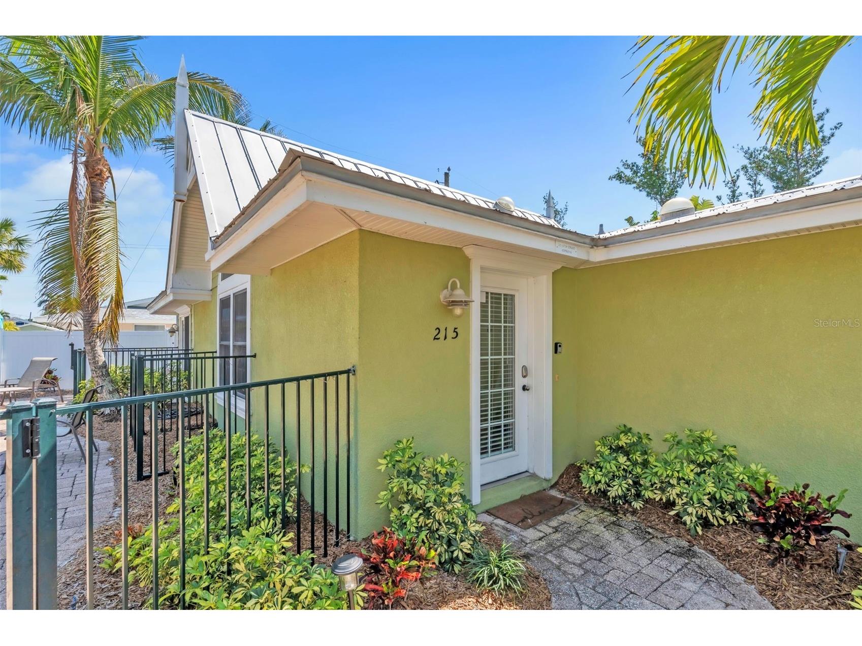 215 67th Street #6 Holmes Beach FL 34217 A4688457 image1