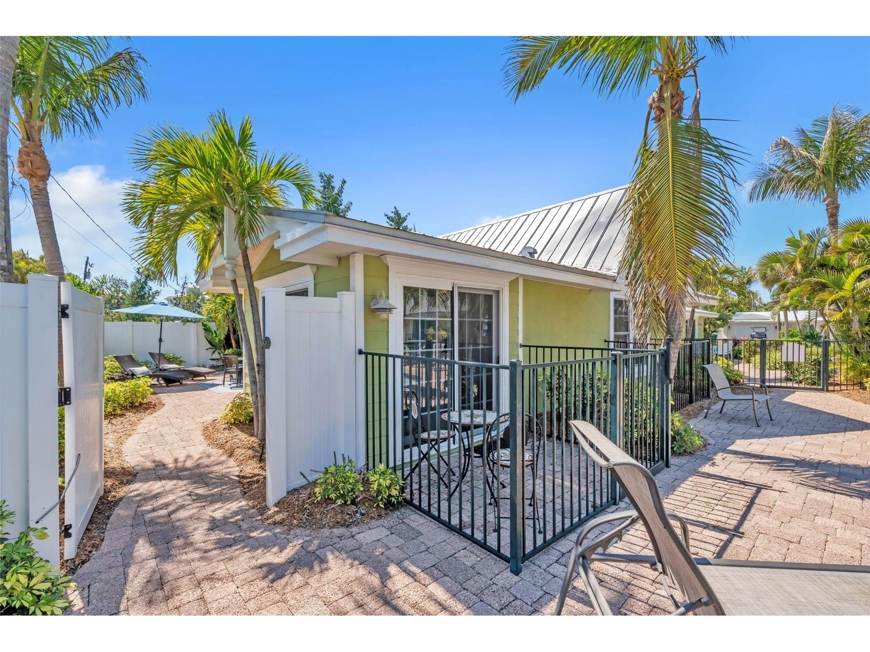 215 67th Street #6 Holmes Beach FL 34217 A4688457 image40
