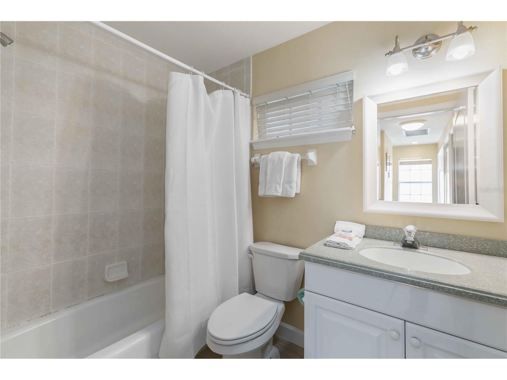 215 81st Street Holmes Beach FL 34217 A4690200 image33