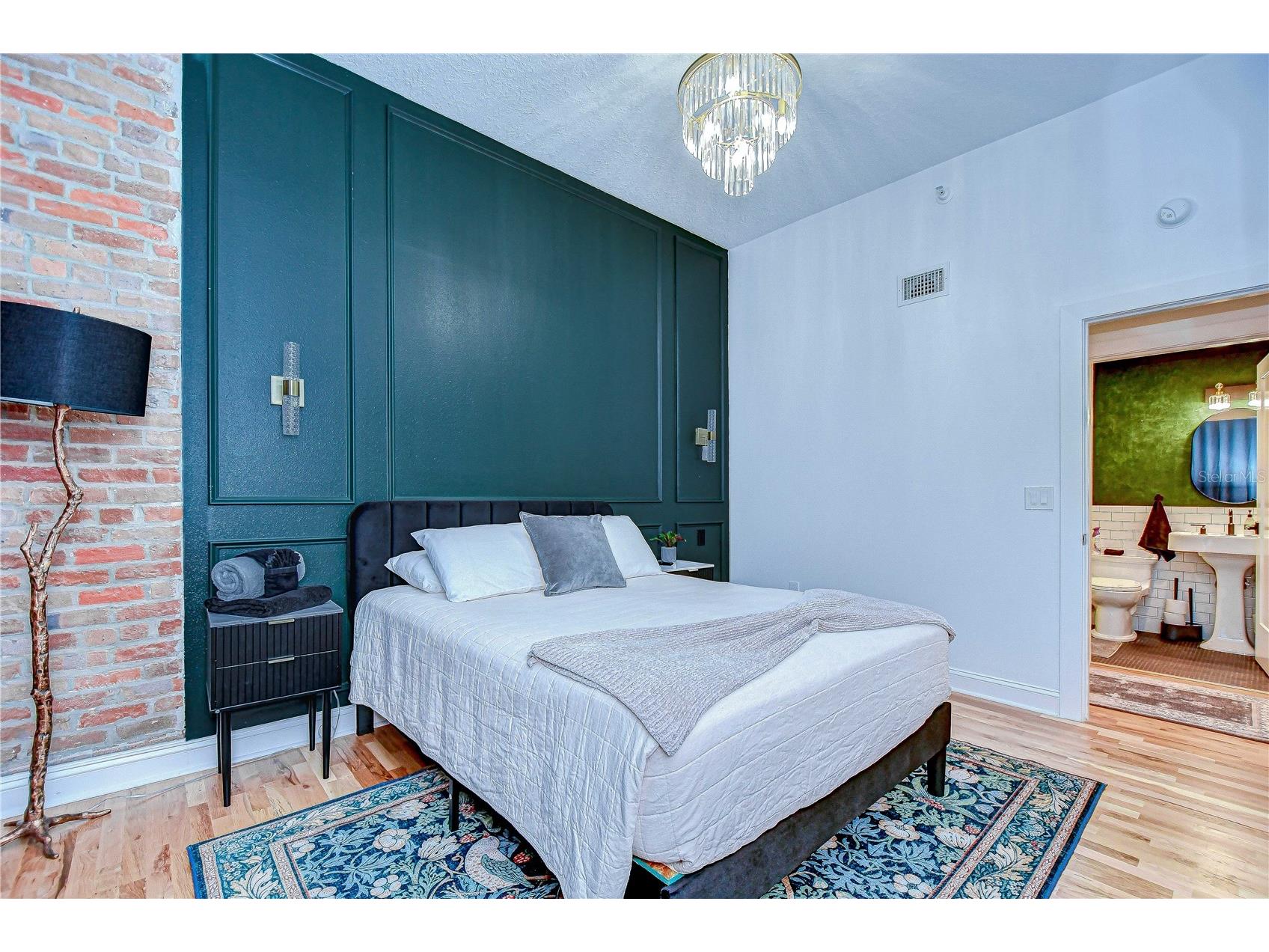 215 Central Avenue #2B Saint Petersburg FL 33701 TB8498463 image17