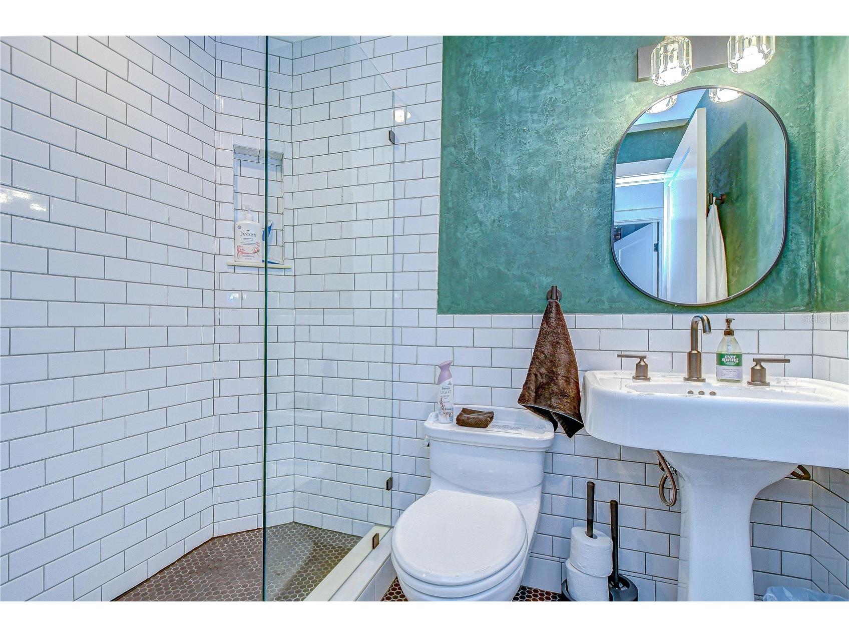 215 Central Avenue #2B Saint Petersburg FL 33701 TB8498463 image21