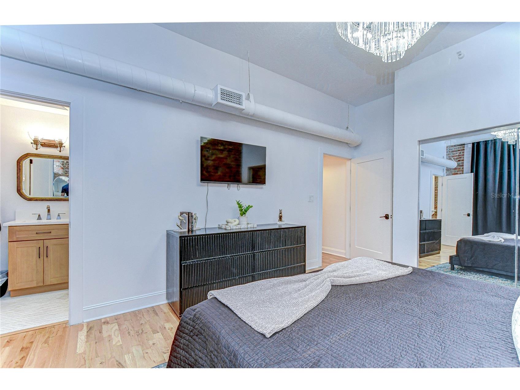 215 Central Avenue #2B Saint Petersburg FL 33701 TB8498463 image25