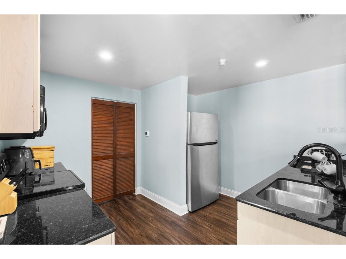 215 Central Avenue #4F Saint Petersburg FL 33701 TB8368799 image8