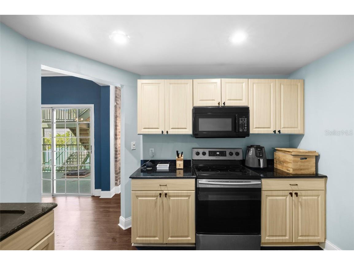 215 Central Avenue #4F Saint Petersburg FL 33701 TB8368799 image9