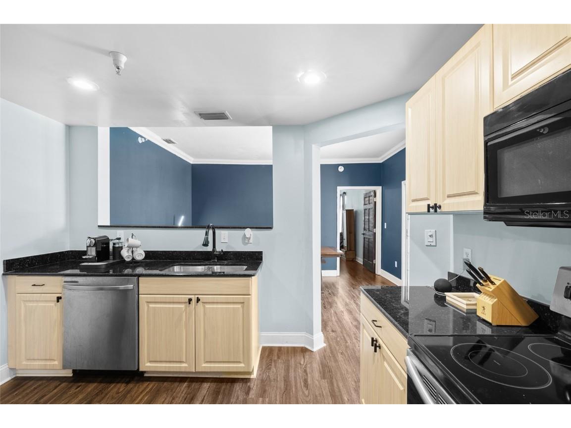 215 Central Avenue #4F Saint Petersburg FL 33701 TB8400529 image10