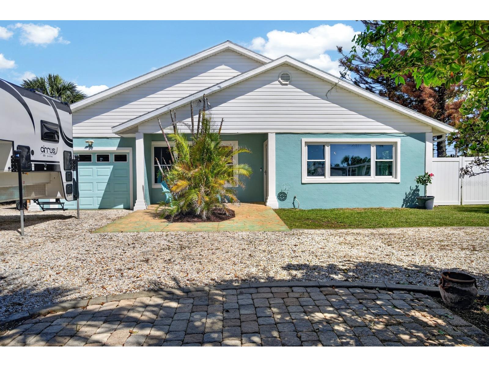 215 Ocean Terrace Ormond Beach FL 32176 V4948427 image1