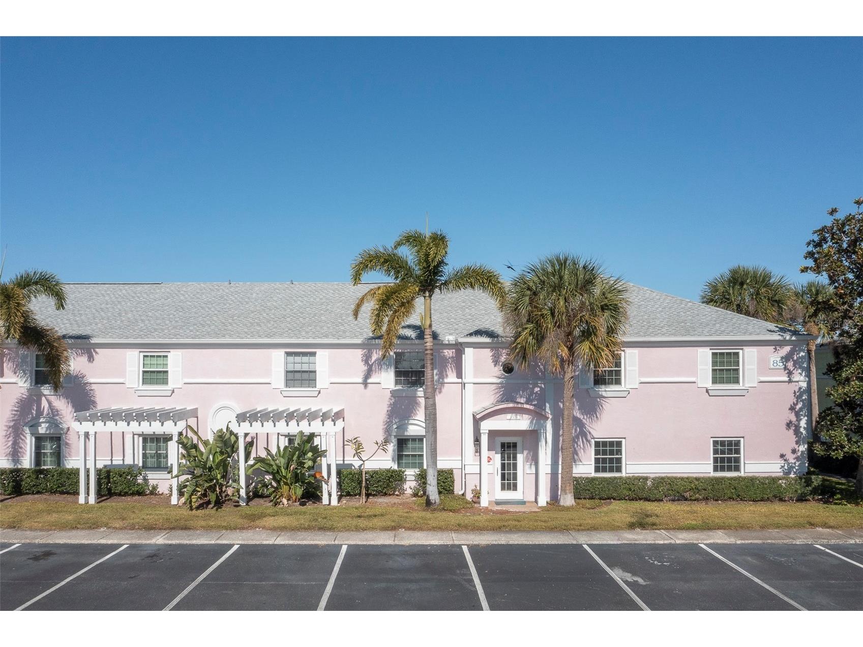215 Seahorse Drive SE #D Saint Petersburg FL 33705 TB8458122 image1