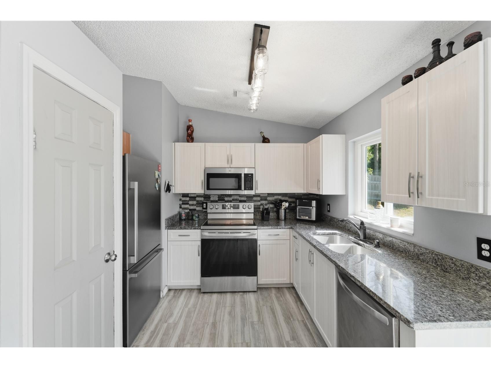 215 Walnut Avenue Orange City FL 32763 V4948961 image10