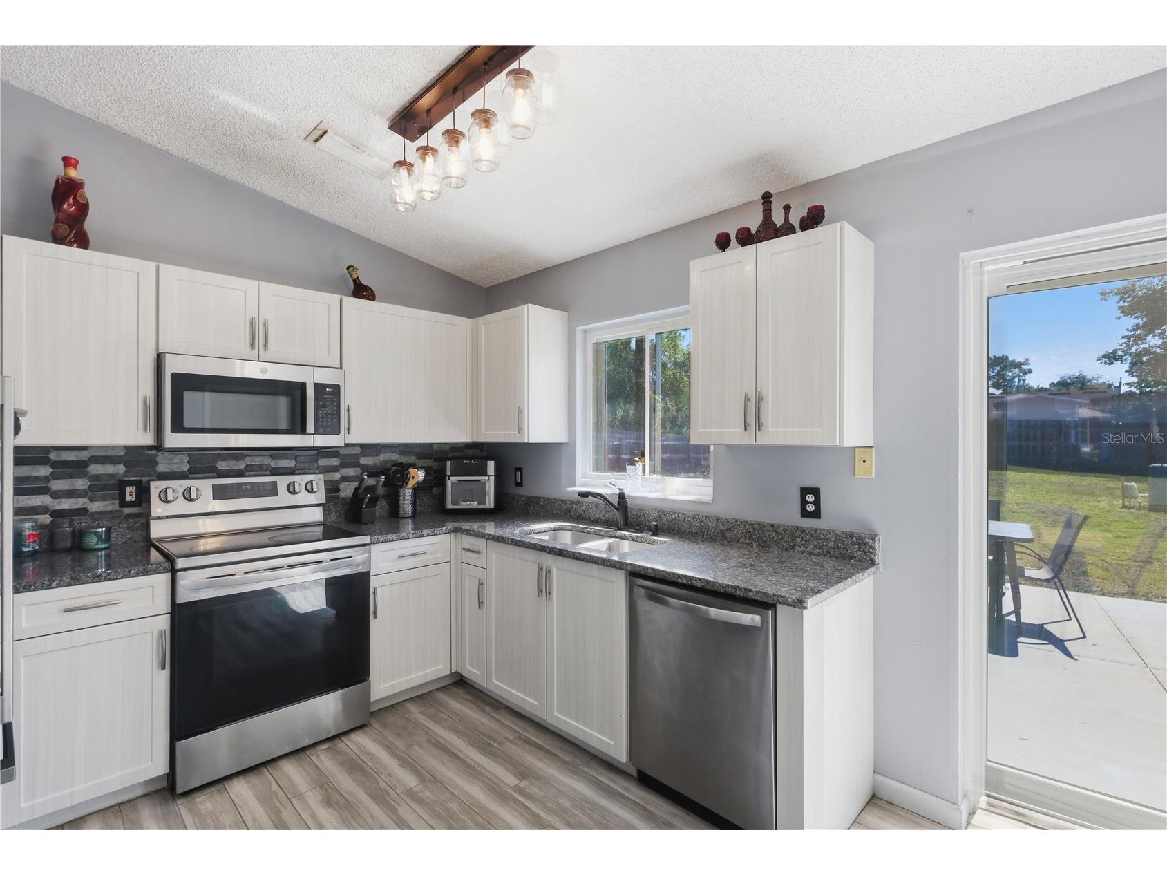 215 Walnut Avenue Orange City FL 32763 V4948961 image9