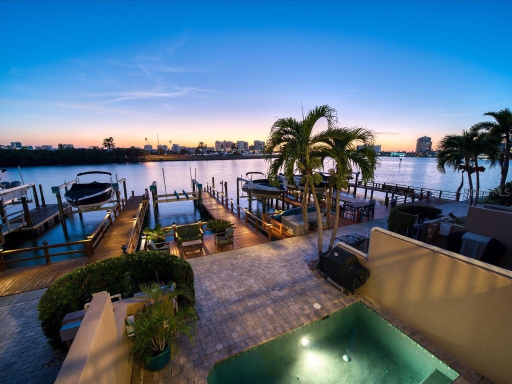 215 Windward Passage Clearwater FL 33767 - CLEARWATER BAY U8184850 image1