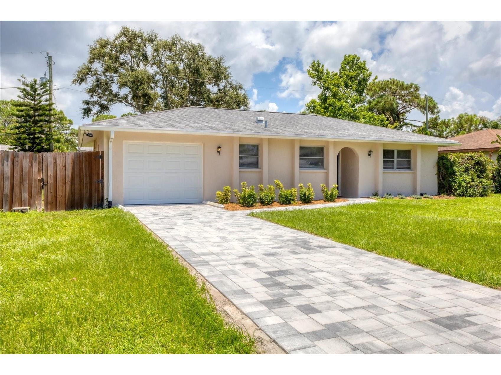 2151 Upton Avenue Sarasota FL 34232 A4648182 image1