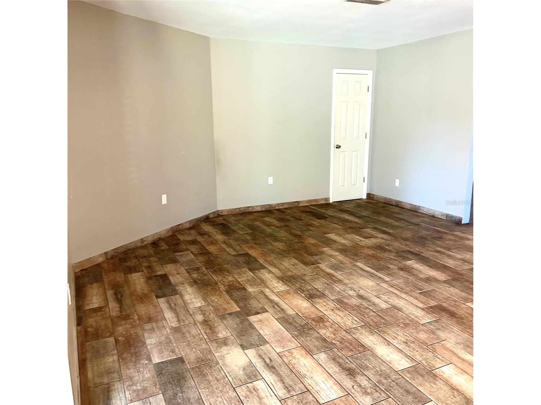 2152 Greenbriar Boulevard Clearwater FL 33763 TB8532714 image13