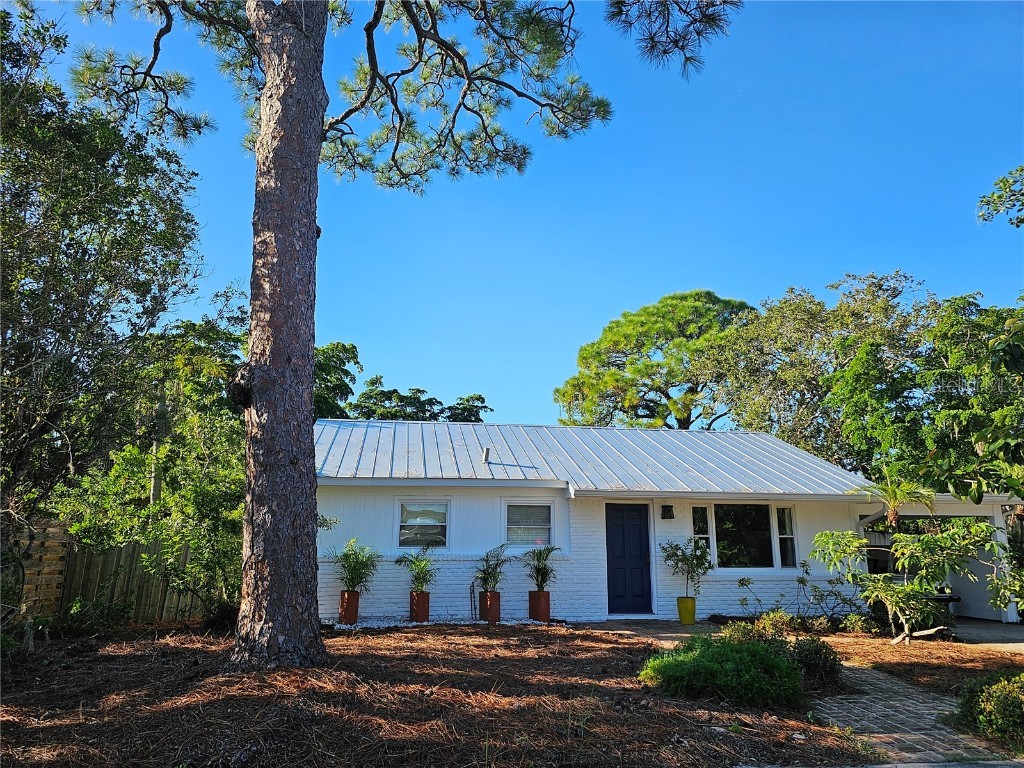 2152 Wood Street Sarasota FL 34237 A4583162 image1