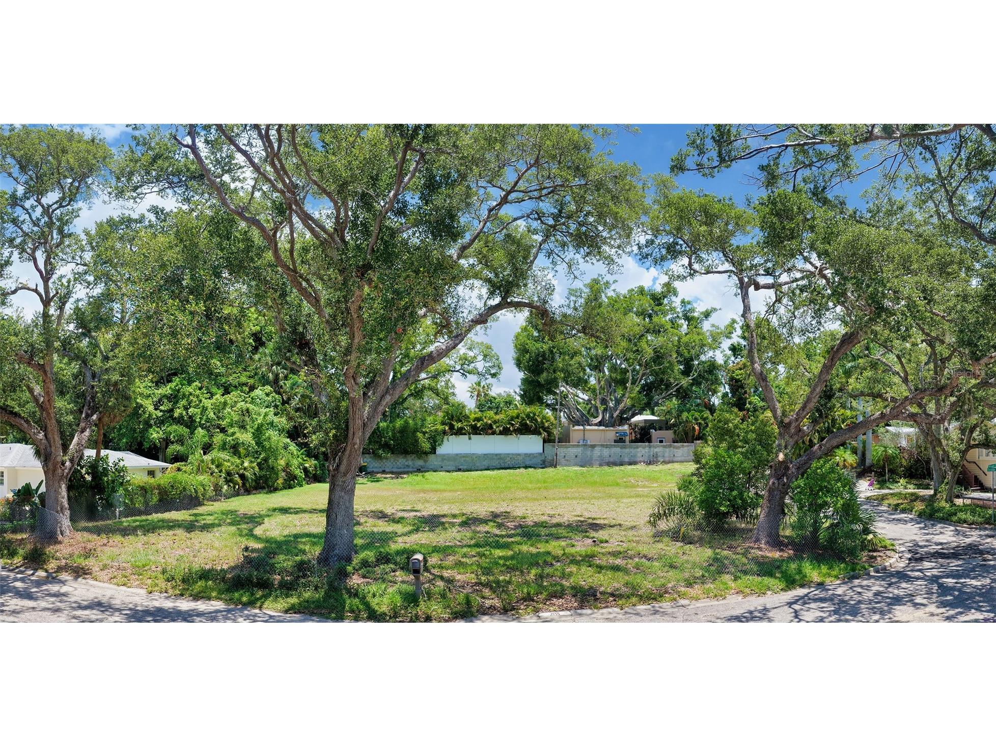 2155 Oriole Drive Sarasota FL 34239 A4697537 image1