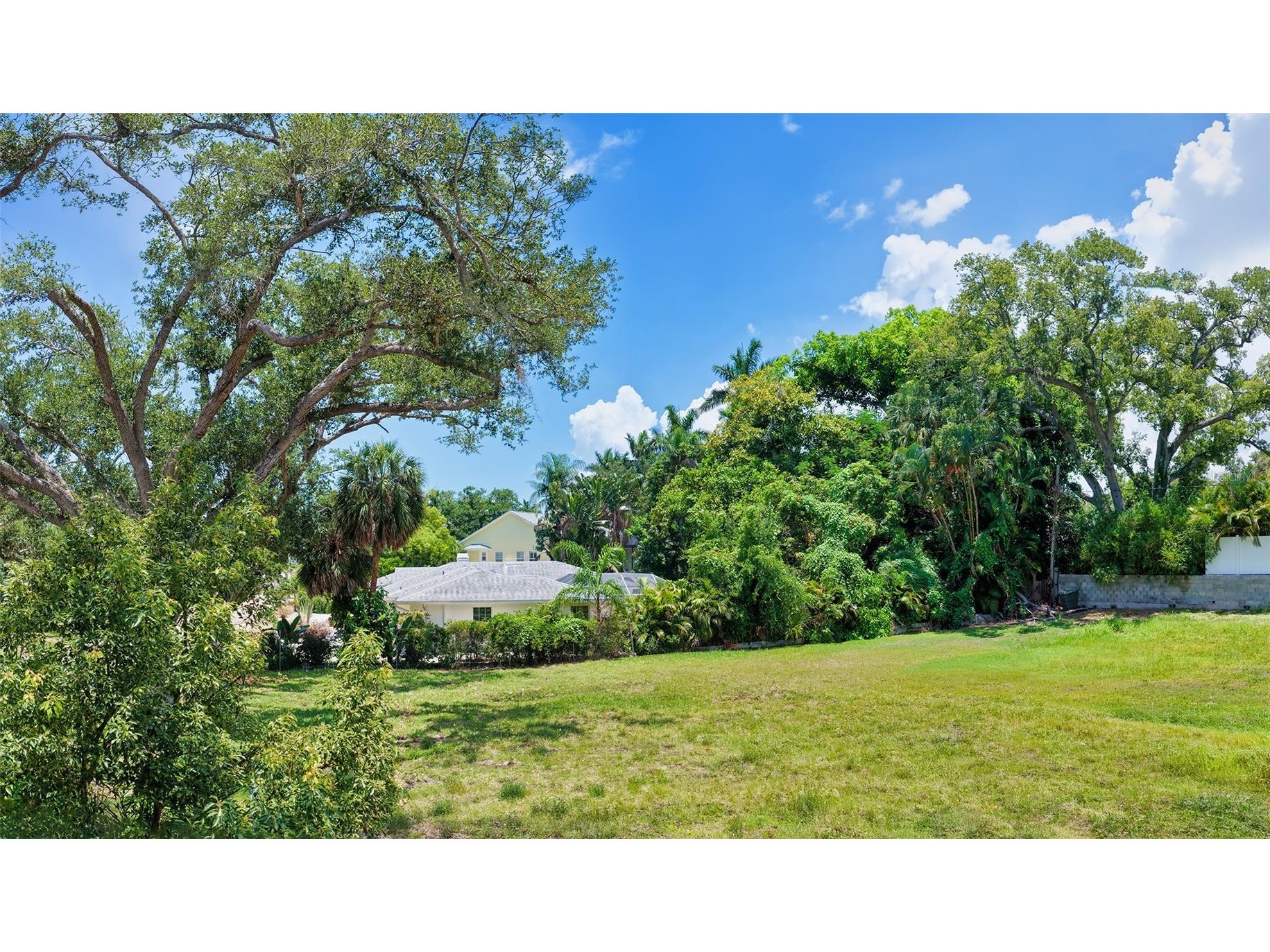 2155 Oriole Drive Sarasota FL 34239 A4697537 image2
