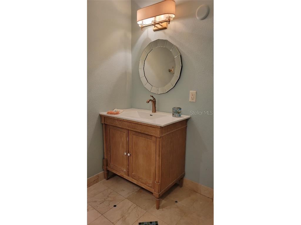 2155 Wood Street #B17 Sarasota FL 34237 A4653487 image14