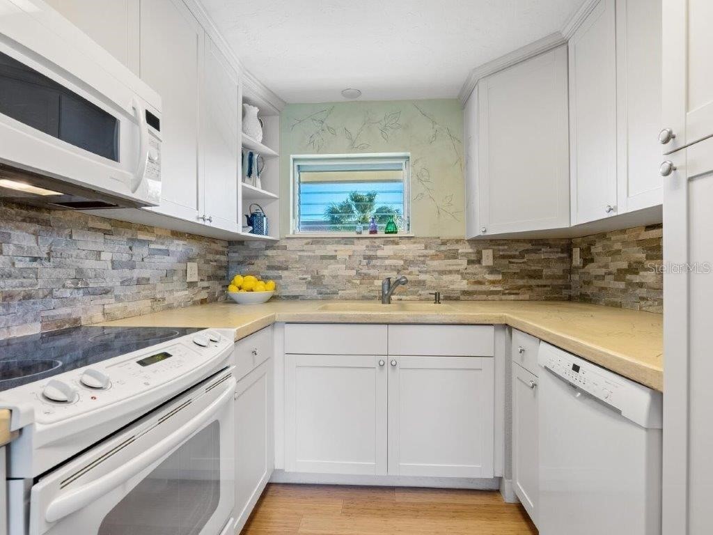 2155 Wood Street #B17 Sarasota FL 34237 A4677222 image3