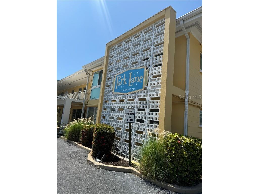 2155 Wood Street #B18 Sarasota FL 34237 A4611575 image1