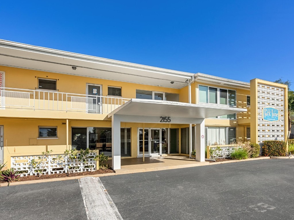 2155 Wood Street #B18 Sarasota FL 34237 A4647280 image1