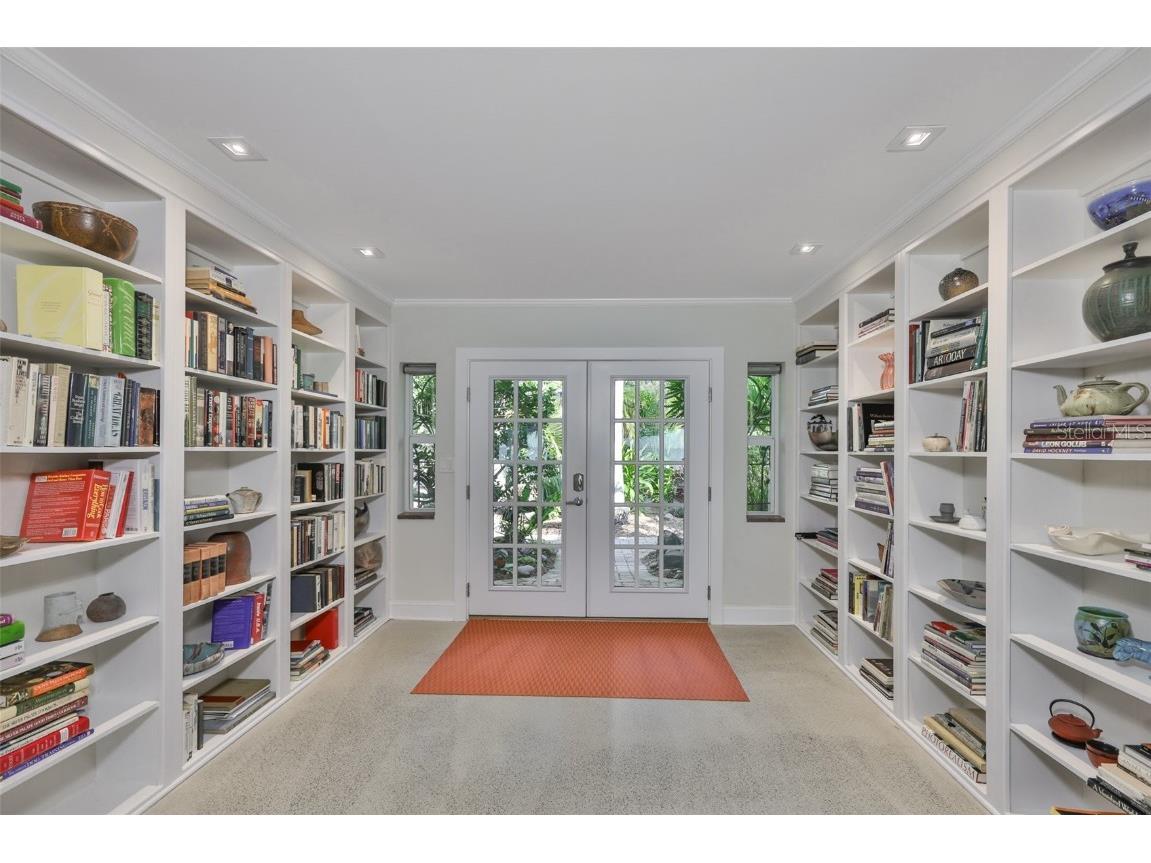 2158 Blossom Way S Saint Petersburg FL 33712 TB8445146 image14