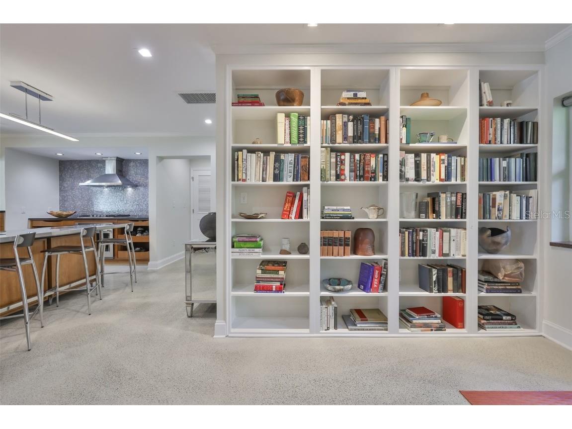 2158 Blossom Way S Saint Petersburg FL 33712 TB8445146 image16