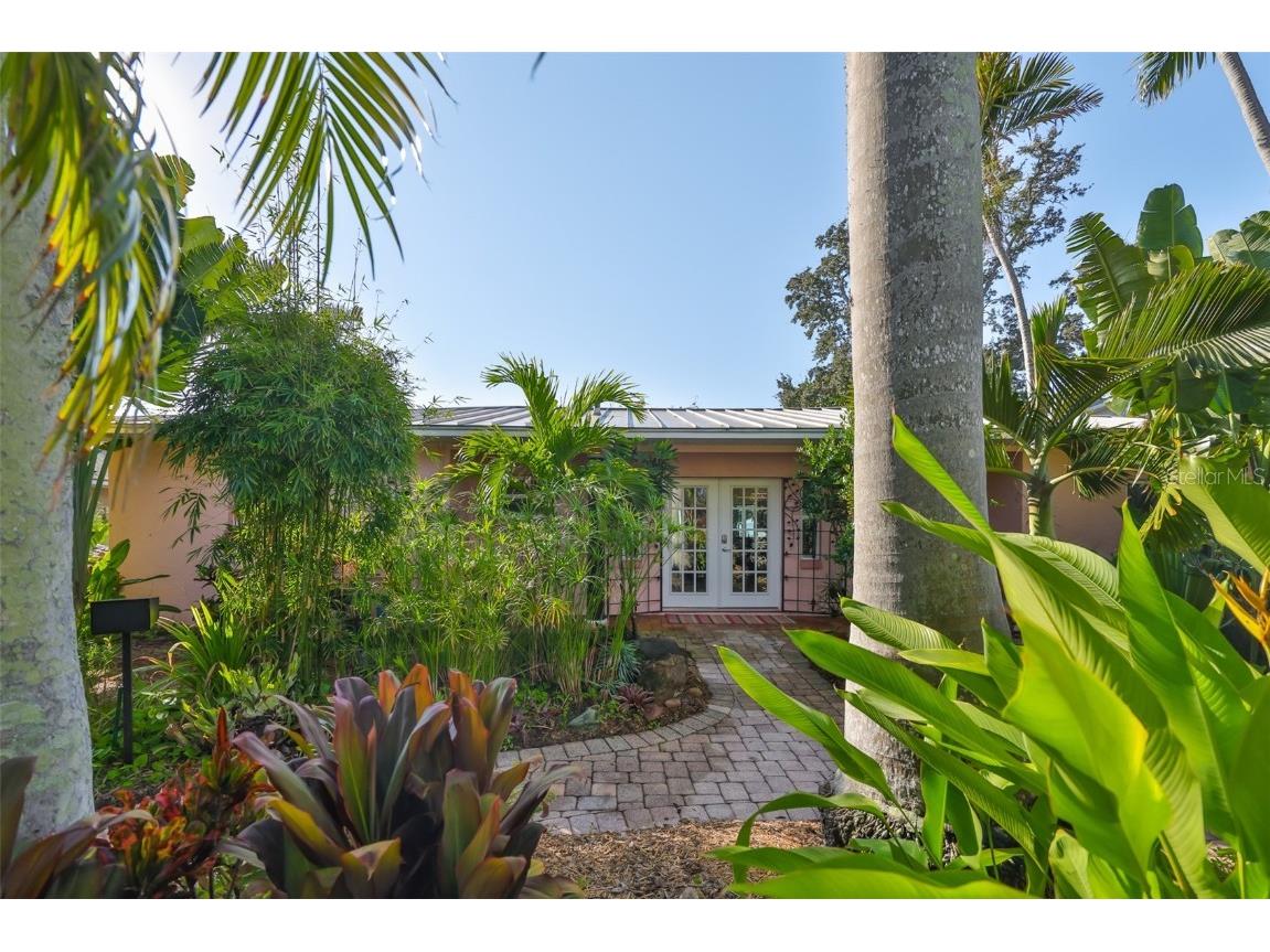 2158 Blossom Way S Saint Petersburg FL 33712 TB8445146 image2