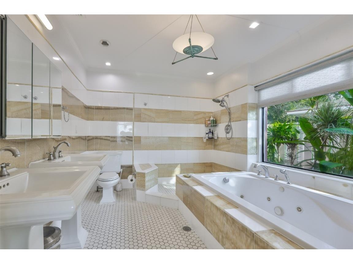 2158 Blossom Way S Saint Petersburg FL 33712 TB8445146 image44