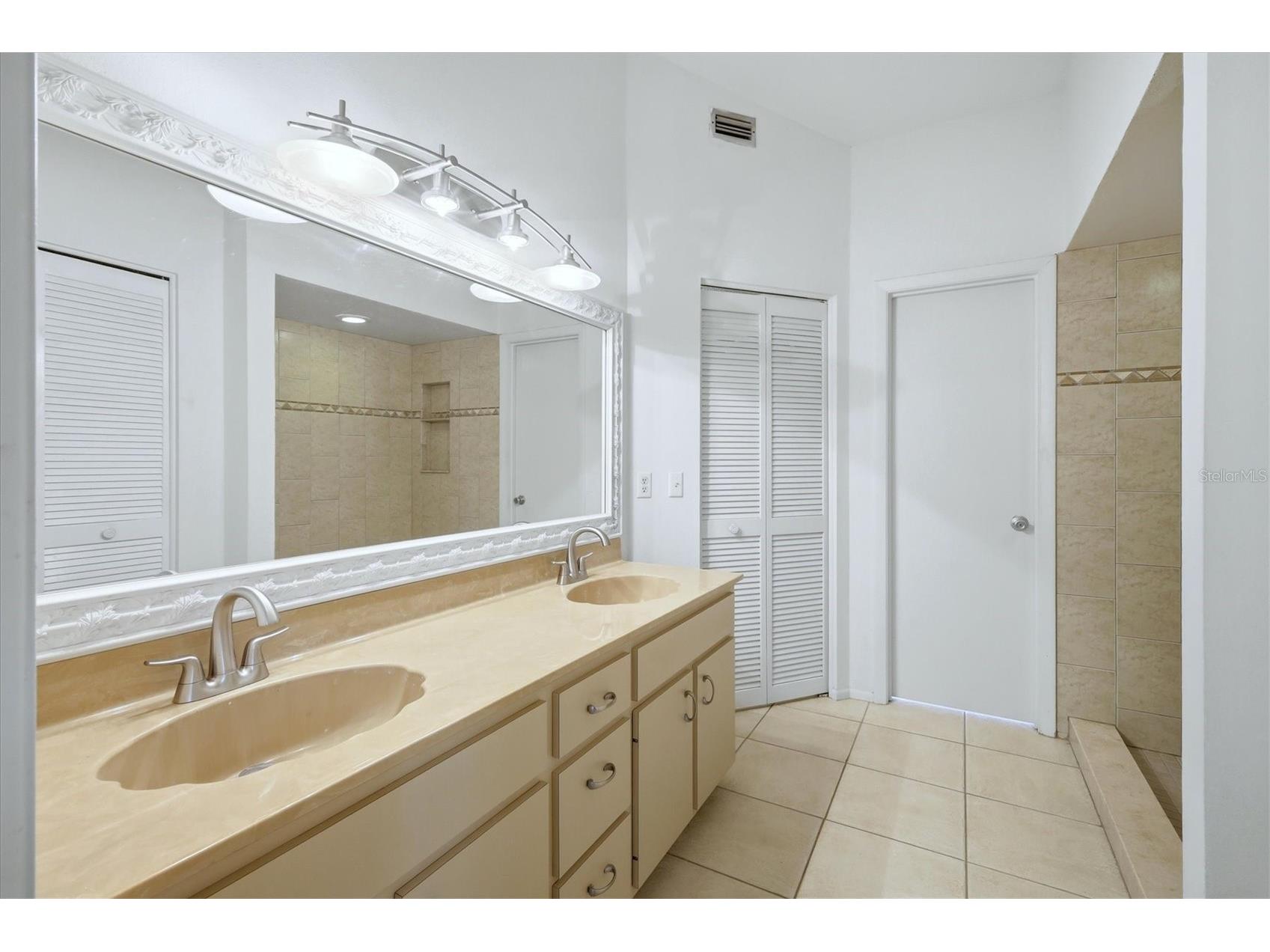 2158 Cork Oak Street Sarasota FL 34232 A4686101 image28