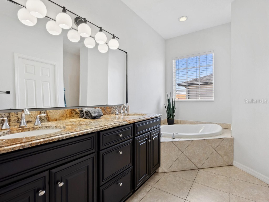 2159 Hawthorne Street Sarasota FL 34239 A4671095 image23