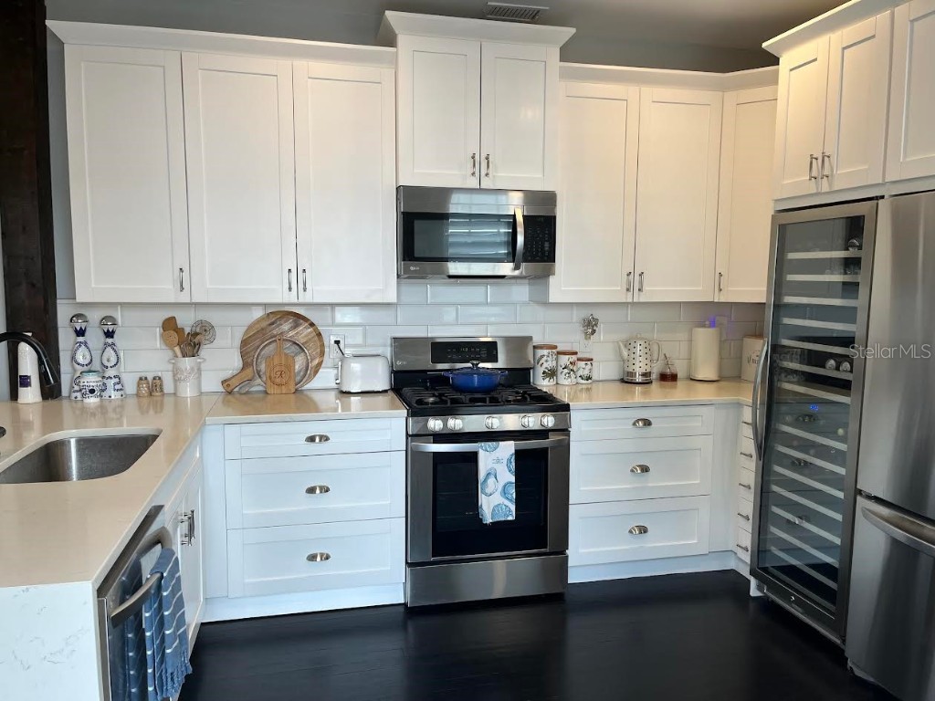 216 10th Avenue NE Saint Petersburg FL 33701 - TAMPA BAY TB8405403 image3