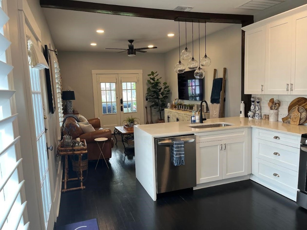 216 10th Avenue NE Saint Petersburg FL 33701 - TAMPA BAY TB8405403 image5