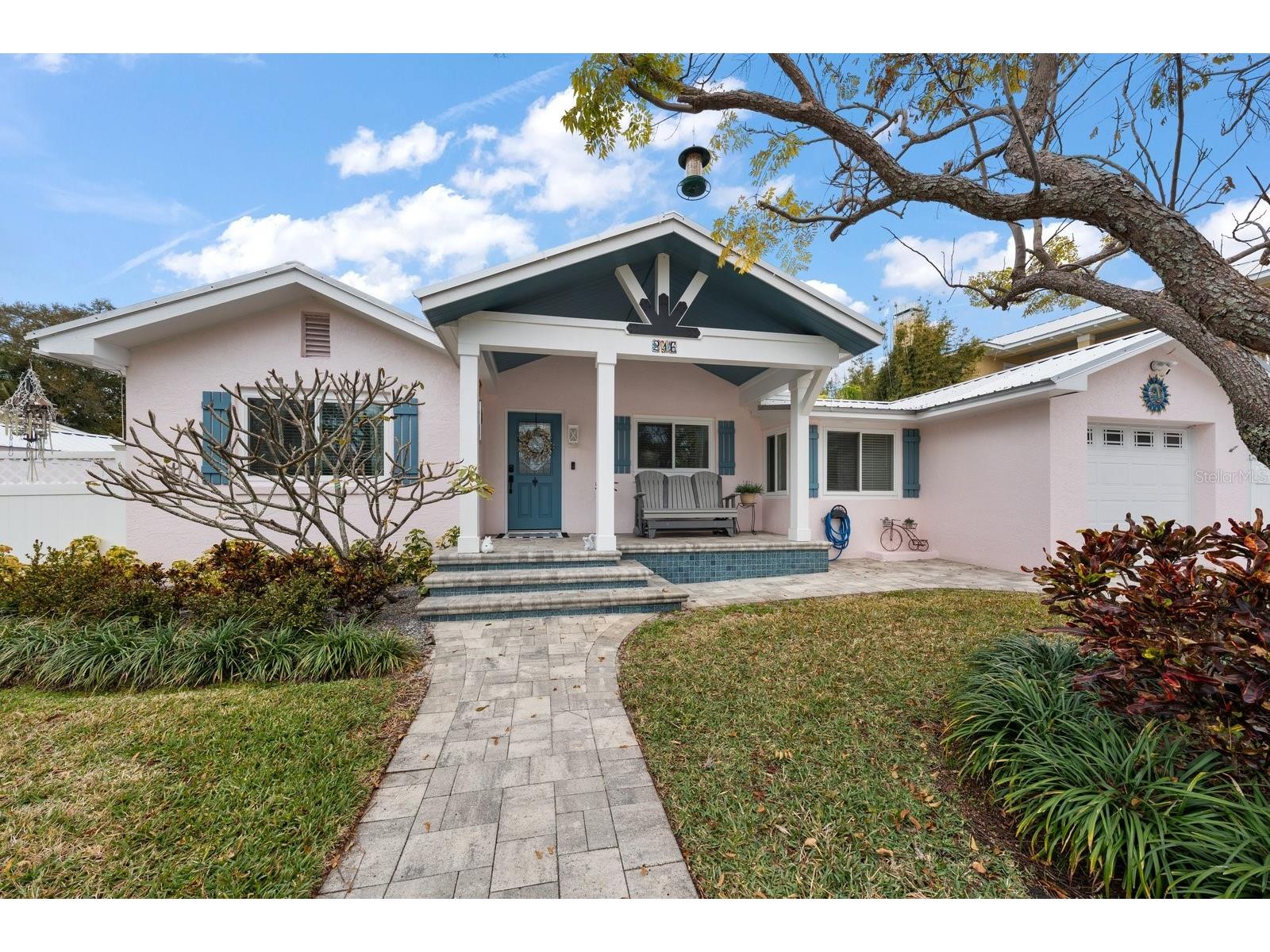 216 Grove Circle S Dunedin FL 34698 TB8480612 image1
