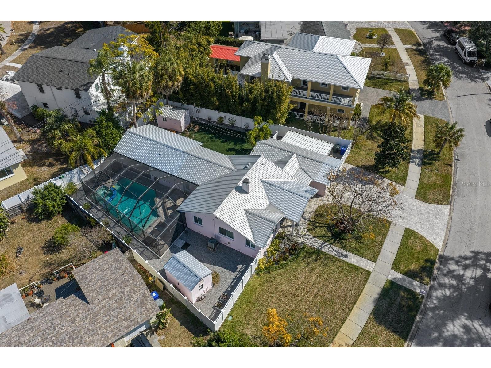 216 Grove Circle S Dunedin FL 34698 TB8480612 image3