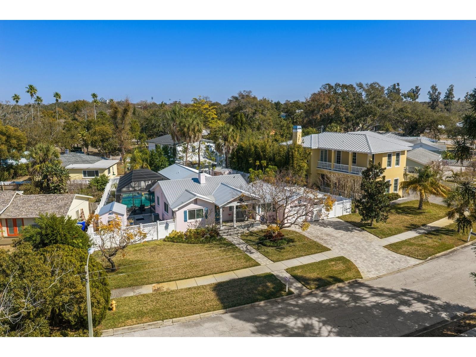 216 Grove Circle S Dunedin FL 34698 TB8480612 image38