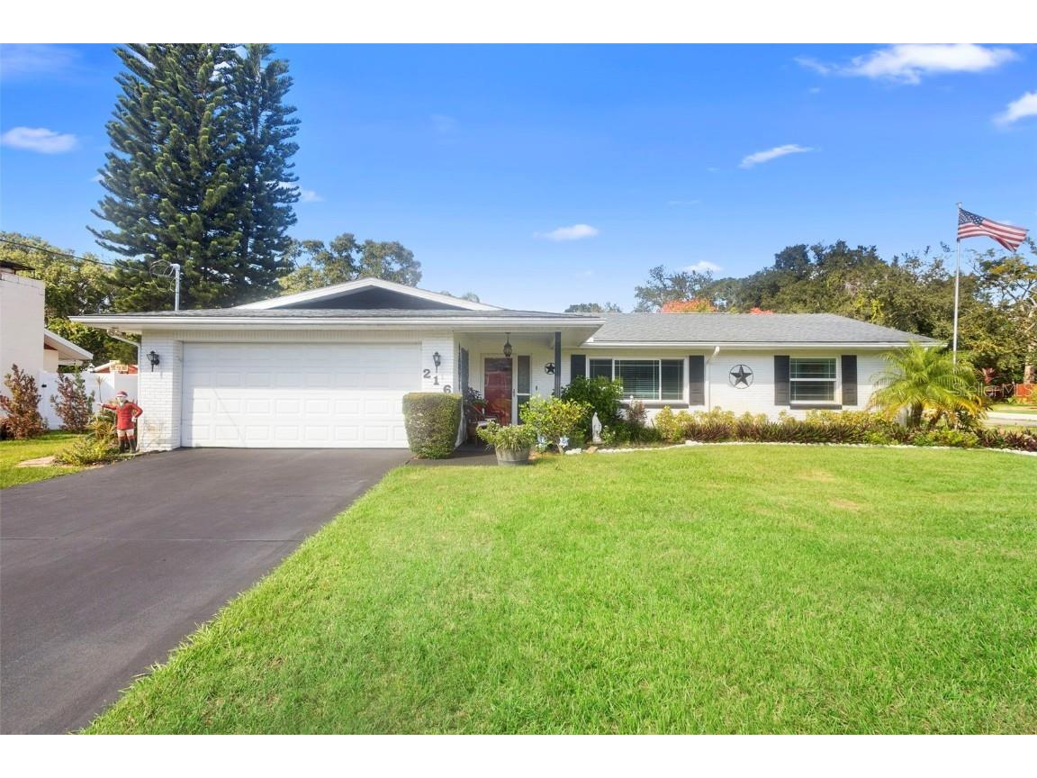 216 Lakewood Drive Debary FL 32713 V4945263 image1
