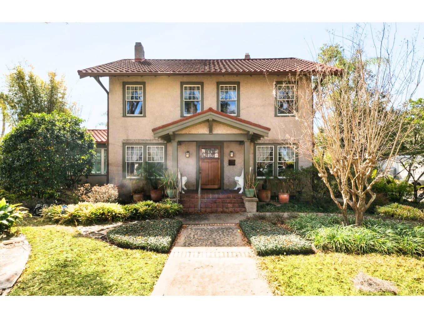 216 W Michigan Avenue Deland FL 32720 V4947427 image1