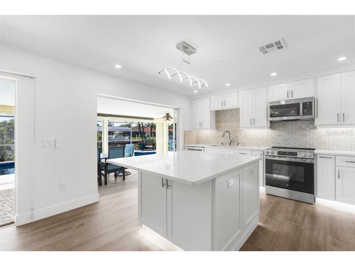 2160 Palm Tree Drive Punta Gorda FL 33950 - Canal D6140824 image18