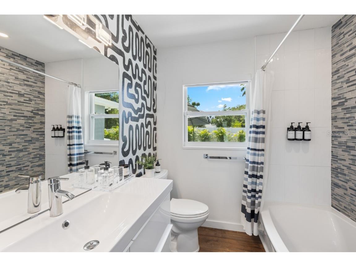 2160 Sunnyside Place Sarasota FL 34239 A4674367 image17