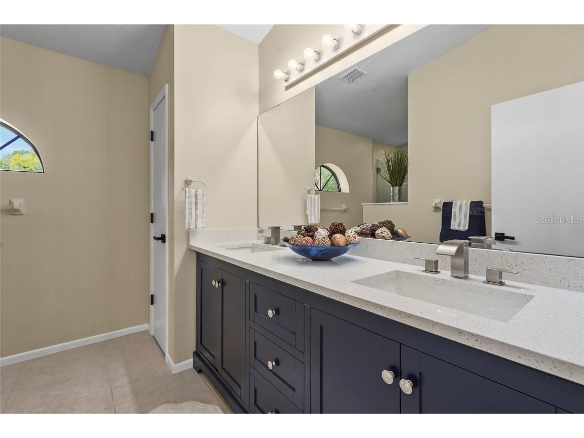 2162 Cork Oak Street Sarasota FL 34232 A4660428 image33